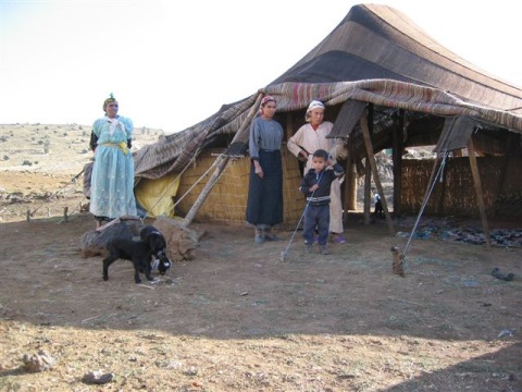 Nomaden vor Zelt