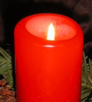 brennende Kerze zumErsten Advent