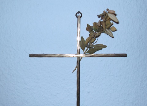 Kreuz mit Palmzweig