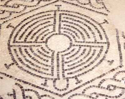 Labyrinth als Fußbodenmosaik