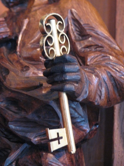 Statue des hl. Petrus mit Schlüssel