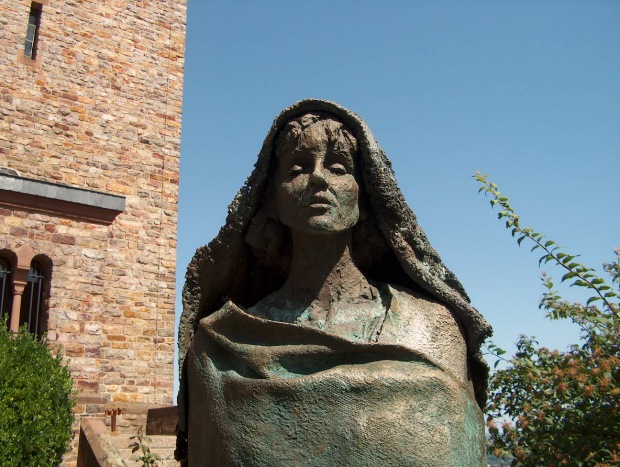 Hildegard - Eibingen - Statue Oswald - Foto: Hubertus Brantzen