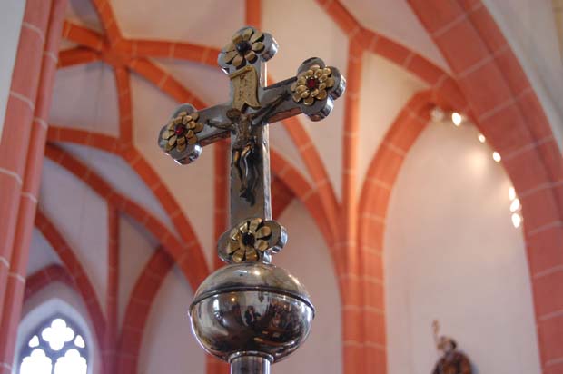 Kreuz in Kirche - Foto: erysipel-pixelio.de