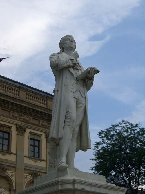 Schiller-Denkmal Wiesbaden - Foto: Hubertus Brantzen