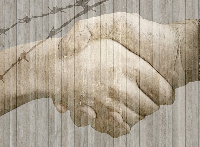 Hände reichen - Foto: pixabay.com